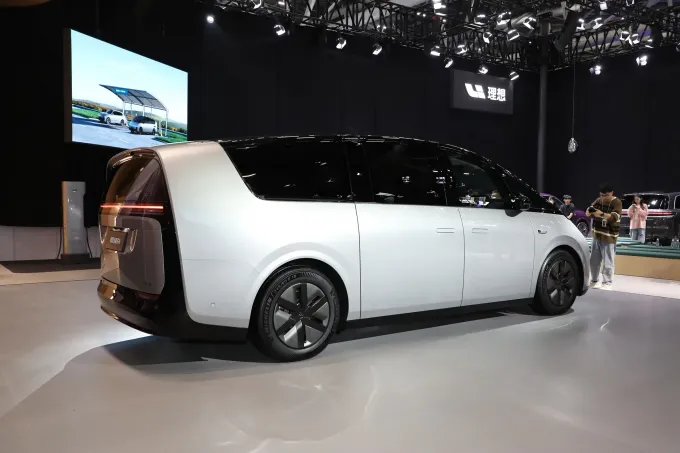 2023 Lixiang Mega MPV EV Car Điện tinh khiết 544hp 4wd 200 dặm Đạp bánh trước 1