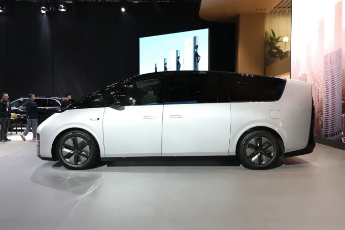 2023 Lixiang Mega MPV EV Car Điện tinh khiết 544hp 4wd 200 dặm Đạp bánh trước 2